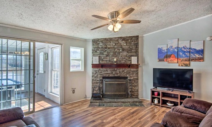 Shelby House | Game Room and Views Lakefront Shelby Home!