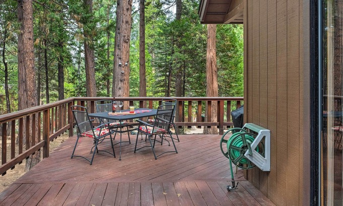 Arnold Cabin | Game Room & Deck: Pet-Friendly Camp Connell Cabin