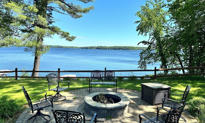 Amery House | Game Room! -Lakefront 5BRM - Huge Yard