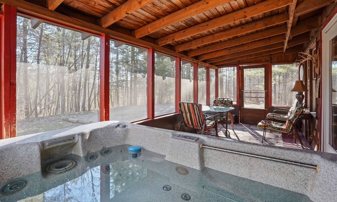 Laurelville Cabin | Gamebird Cabin | Private Trails | Covered Hot Tub