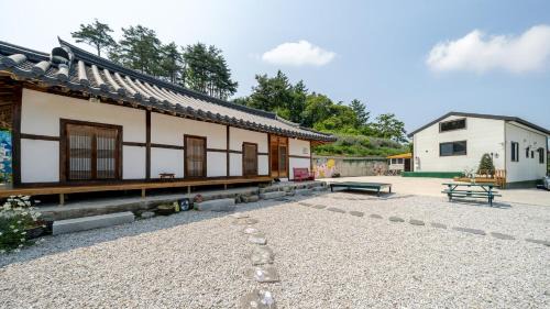 Gangneung House | Gangneung ggabinejip hanok pension
