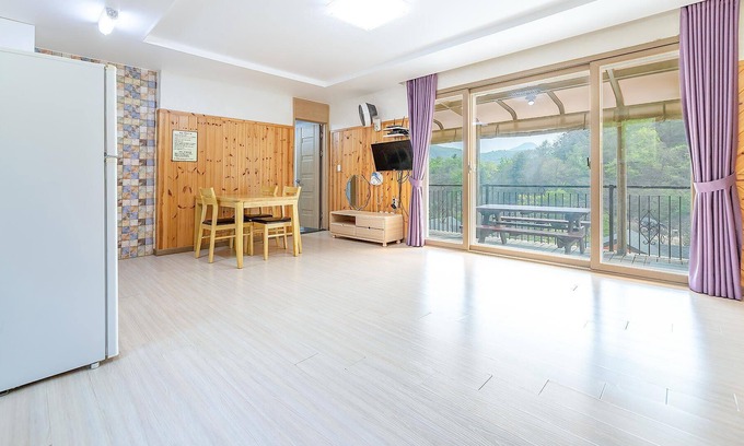 Oeseo House | Gapyeong Maronie Spa Pension