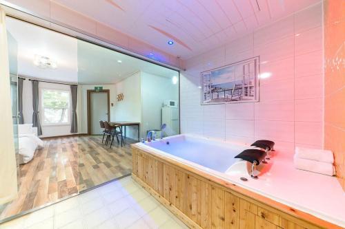Sang House | Gapyeong Ohneulharu Spa Pension Pet friendly