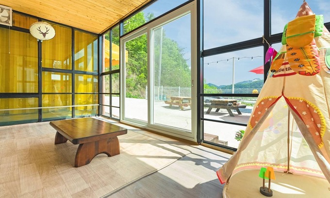 Buk House | Gapyeong Ttittippangppang Pension