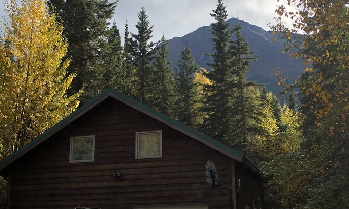 Cooper Landing Apartment | Garage Apartment for Riverfront Log Home on World Famous Kenai River