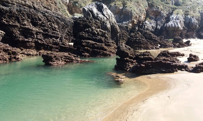 Castro Urdiales Apartment | Garden apartment on Sonabia beach. Sea and mountain views