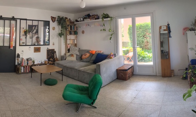 La Garde Apartment | Garden apartment 5 minutes from the sea