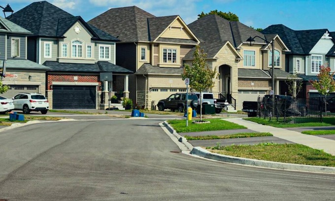 Brantford Apartment | Garden Ave Suite 3 Mins to Hwy 403