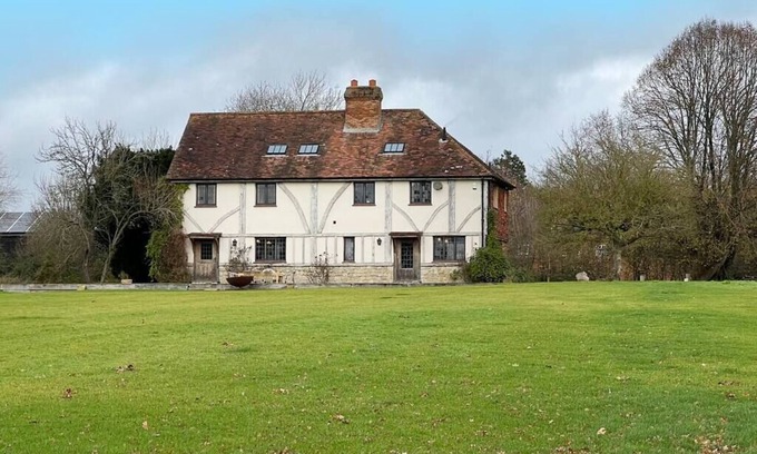 Edenbridge House | Garden Of Eden: Large Farmhouse & Grounds, Kent