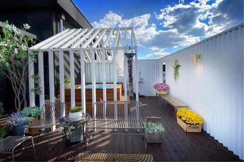 Hwagok-dong Hotel | Garden Pool Villa Lee Chung Jung