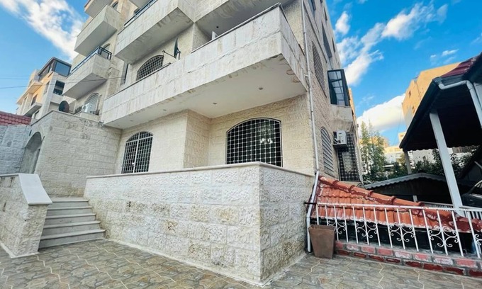 Amman Apartment | Gardens apt GF-family friendly 3 BR free parking