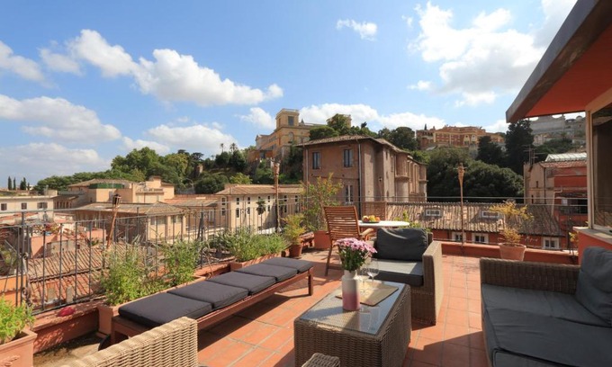 Trastevere Apartment | Garibaldi 2