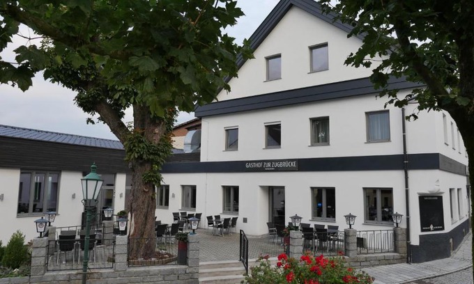 Bad Kreuzen House | Gasthof Schiefer Zur Zugbrücke