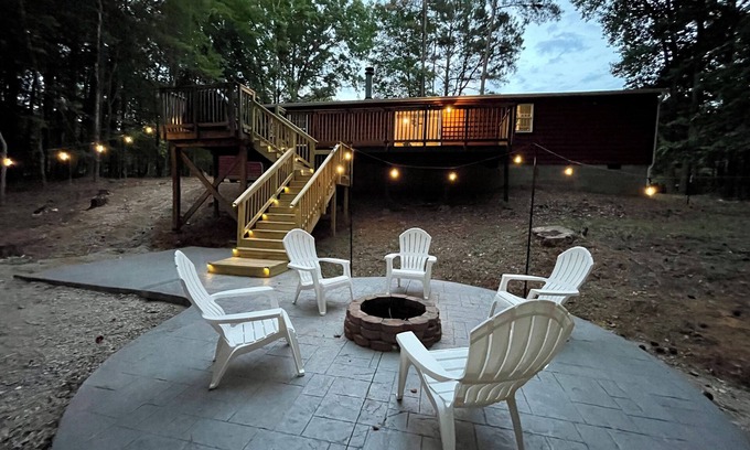 Littleton House | Gaston Getaway- Location, Lake, Fun & Firepit!