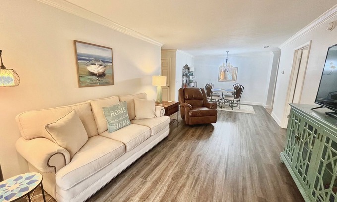 Saint Simons Heights Condo | Gated condo near beaches, shops and dining