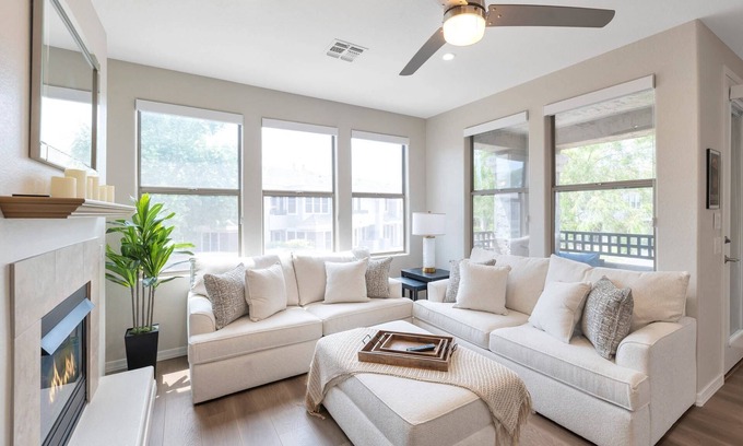 Kierland Condo | Gated w/Garage, Heated Pool/Spa/Fitness Room, Near Hiking & Kierland Commons Fine Dining & Shopping