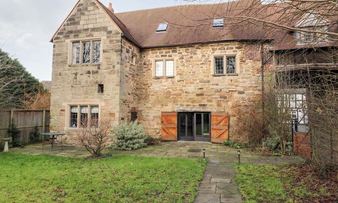 Polesworth Cottage | GATEHOUSE CROFT, pet friendly, with open fire in Polesworth
