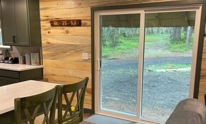 Carson Cabin | Gateway to the Columbia River Gorge and Mt. Saint Helens.