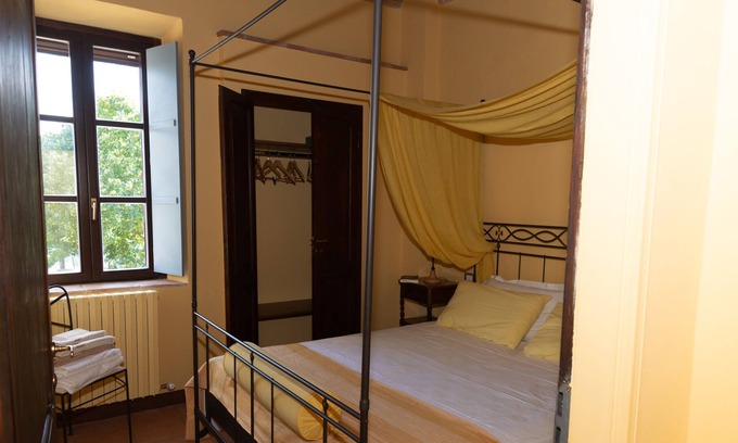 Migliano Apartment | Gattamelata, Historic Flat with Modern Comforts