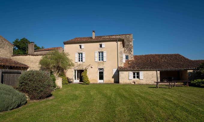 Gazaupouy House | Gazaupouy Côté Sud, enclosed garden and swimming pool overlooking the Gers and Pyrenees mountains