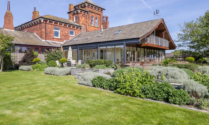 Barrow-in-Furness Cottage | Cabin ∙ 5 bedrooms ∙ 10 guests