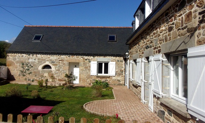 Belle-Isle-en-Terre House | Gd Gîte in the countryside, indoor/outdoor games, animals, nice view. sea 25km away!