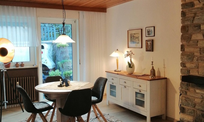 Schonbrunn Apartment | Gemütliche, Ruhige Ferienwohnung in Waldreicher Umgebung , 30 km bis Heidelberg