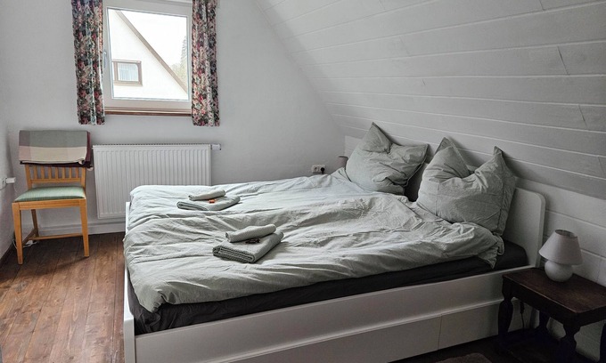 Hochzoll-Sud House | Gemütliche Wohnung mit Einem Großen Garten Direkt am Kuhsee, Augsburg