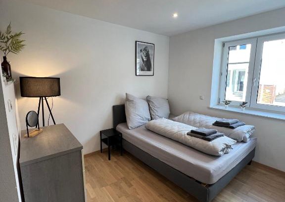 Neureut Sudlicher Teil Apartment | Gemütliches Studio-Apartment in Karlsruhe Neureut - Nähe Uni-KIT-Messe, Fußbodenheizung, Regendusche, Waschmaschine, Stellplatz