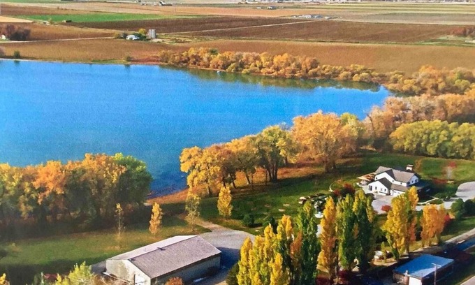 Mead House | Gem of the Lake-2nd Floor Suite-Private Entrance-Lakefront & MT Views-Gorgeous!
