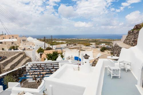 Finikia House | Gemini Cave Tzimara ,with mini plunge pool and hot tub