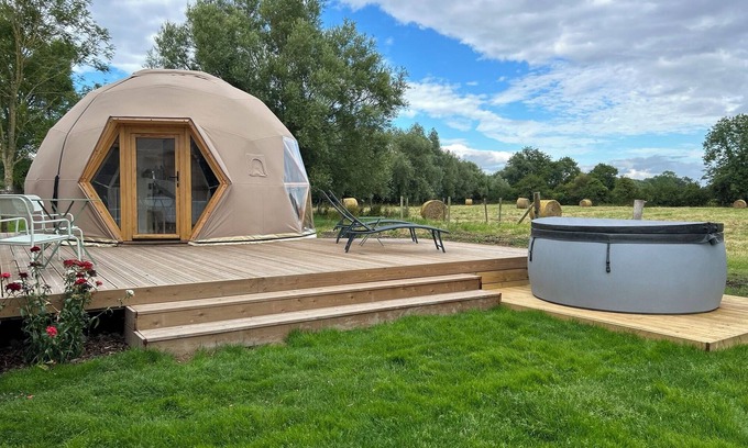 Favieres Cabin | Geodesic dome with spa in the Baie de Somme