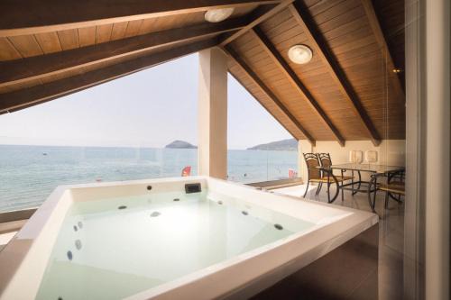 Agios Sostis Apartment | George Beachfront Apartments