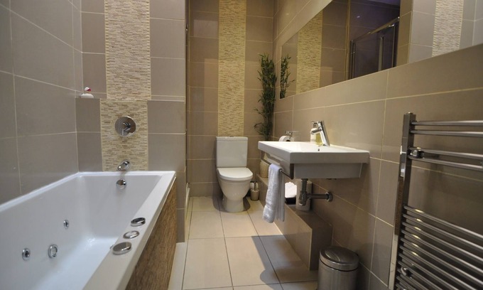 New Town Apartment | Georgian apartment in the heart of Edinburgh’s Newtown. Neighbour to ID 1926958