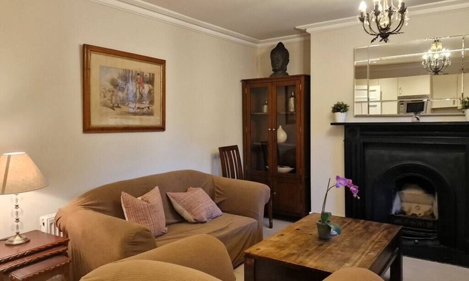 Grand Canal Dock Apartment | Georgian Elegance - Dublin2. Near Grand Canal Dock