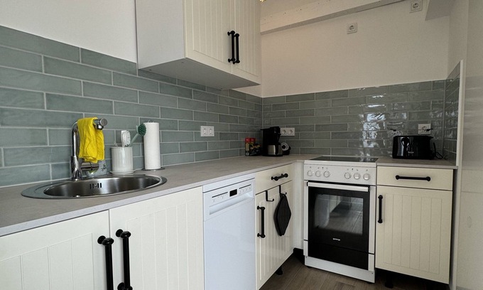 Pressen Apartment | Geräumige DG Fewo in Ruhiger Lage, nah an Leipzig