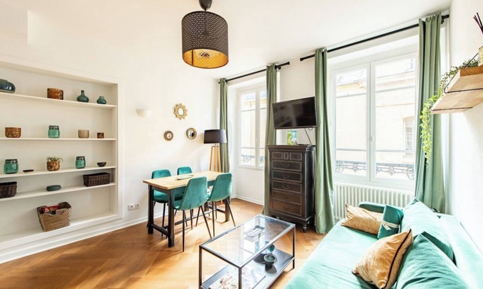 Saint-Louis Apartment | Geranimus The court of scents