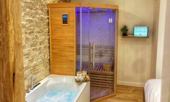 Chartres Apartment | Getaway at Le Petit Paris - Cocoon & Spa & Sauna