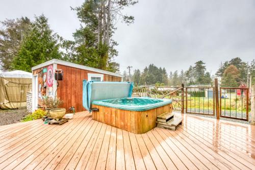 Rockaway Beach Hotel | Getaway Bar on Easy Street
