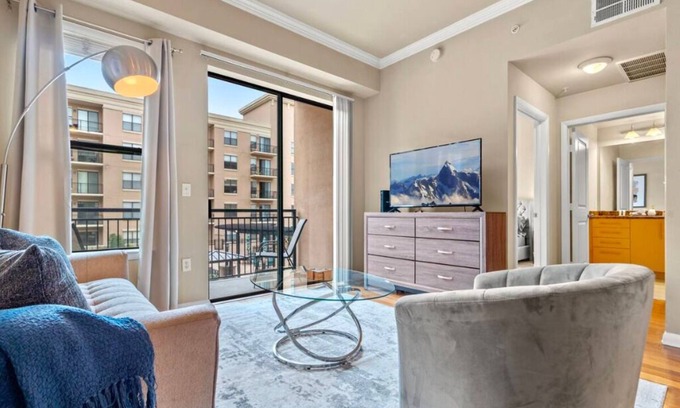 Cityplace Apartment | Getaway In This Spacious Apt w/Work Space & Pool!