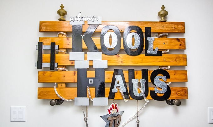 Keelesdale - Eglinton West House | ✈️Getaway @ Kool Haus T.O. Canada 🇨🇦