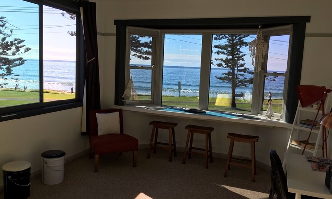 Bulli Apartment | GETWUNTOO on beautiful Sandon Point beach Bulli . Entire Top floor of house