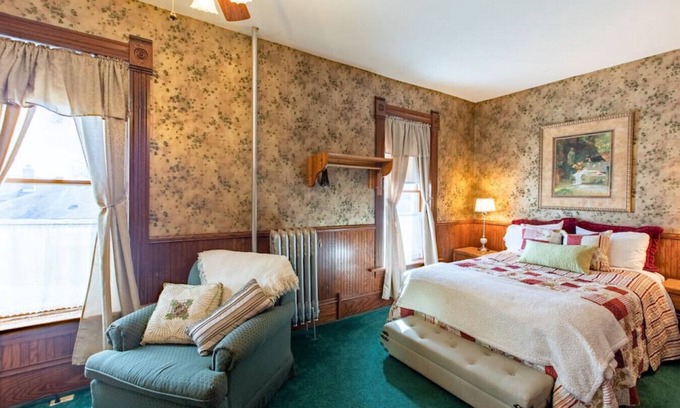 Rush City Hotel | GH2 · #2 Grant House-The Carlson Suite: Mossen Flannel
