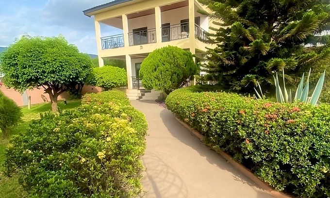 Adenta House | Ghouse room C Ideal For Friends family And Corporate
