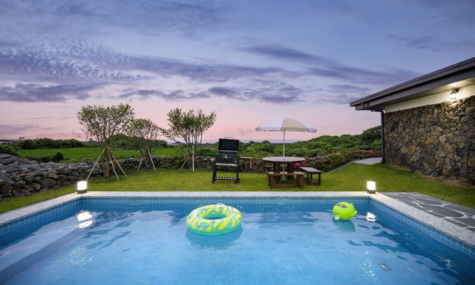 Gujwa House | Gimnyeong stonewall Private Pool Villa