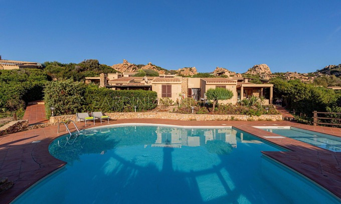 Costa Paradiso Villa | Ginepro Arancione: in front of the pool