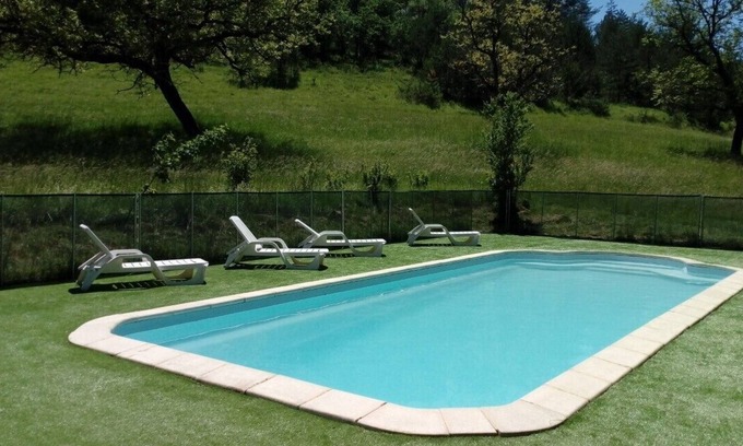 Les Eyzies Cottage | Gite in the heart of nature, quiet, with swimming pool and air conditioning, pets welcome.