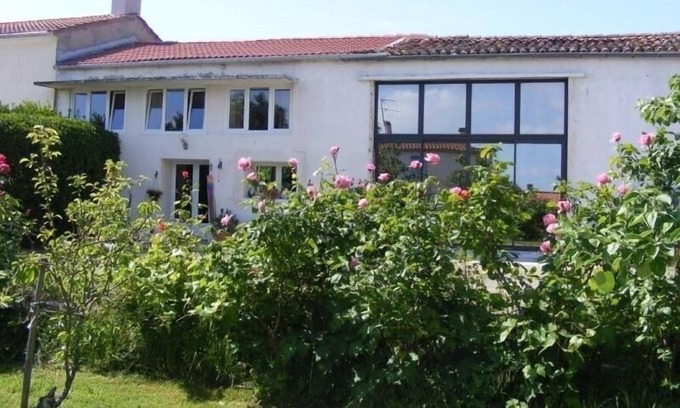 Saint-Michel-en-l'Herm House | Gite Saint-Michel-en-l'Herm, 2 bedrooms, 4 persons