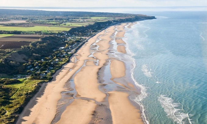 Trevieres Apartment | Gîte 10 min from the D-Day landing beaches
