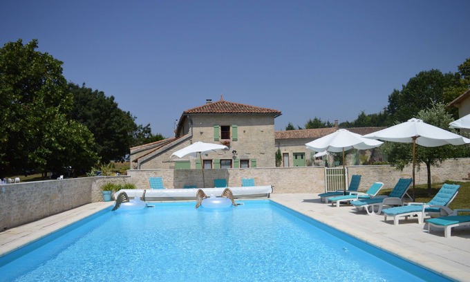 Saint-Pierre-d'Amilly House | Gite 2A Le Mignon for 7 people in a complex of 6 gites with swimming pool.